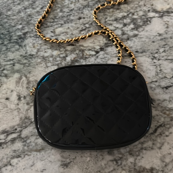 Quilted patent leather handbag with gold chain to elevate any look. - Picture 3 of 3